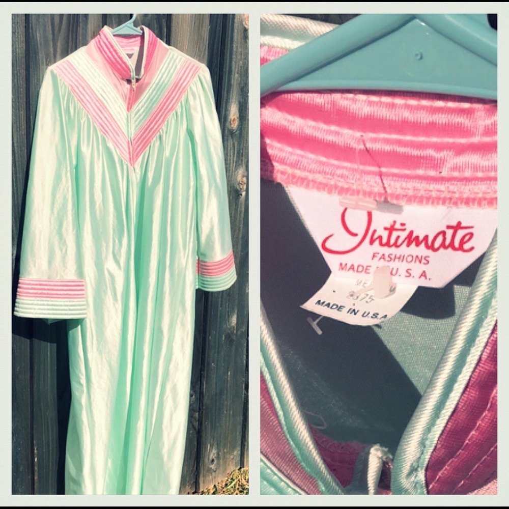 AMAZING 1970s RARE nightgown.
